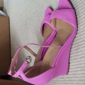 Naturalizer Candy Pink Leather Wedge sandals 8.5 EUC